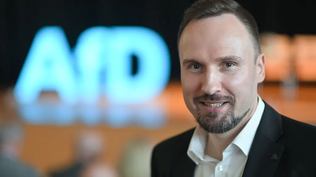 Arno-Bausemer-Spitzenkandidat-der-AfD-Sachsen-Anhalt-fuer-die-Europawahl-2024-Vor-allem-bei-jungen-Maennern-und-Maennern-im-mittleren-Alter-waren-die-Stimmanteile-fuer-die-AfD-hoch