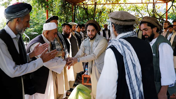 Ahmad Massoud bei einem Treffen mit Unterstützern im Pandschir-Tal (Archivbild).