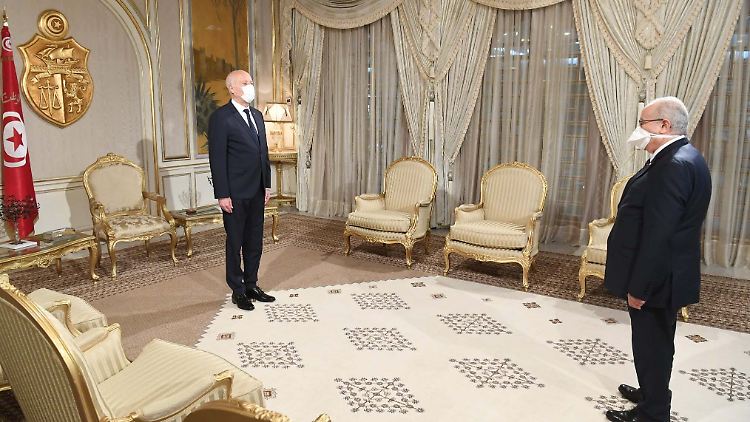 Am Montag empfing  Präsident Kaïs Saïed (l.) den algerischen Außenminister.