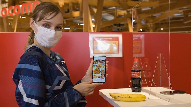Wie bei den Olympischen Spielen sitzen die Athletinnen beim Essen hinter Plexiglasscheiben.