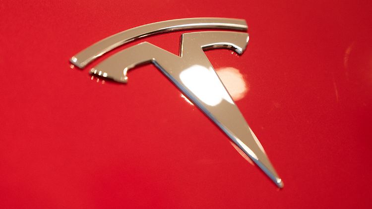Anleger, die sich auch nach den massiven Kursanstiegen für eine Investition in die Tesla-Aktie interessieren, könnten eine Investition in attraktiv ausgestattete Discount-Zertifikate in Erwägung ziehen.