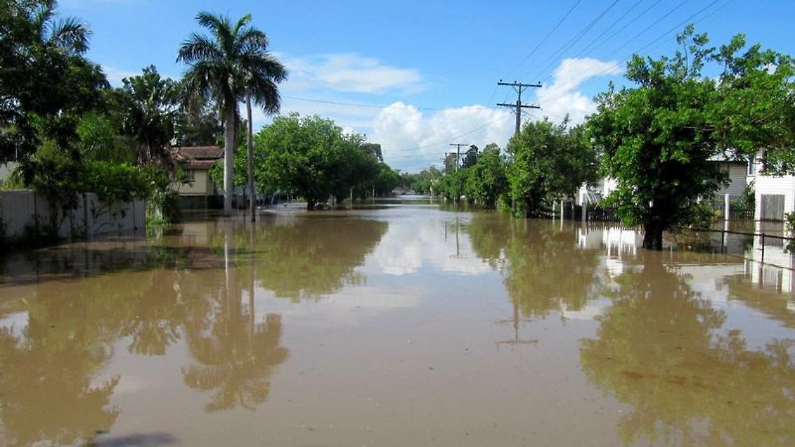 Land unter: Durch das Hochwasser sind in Queensland viele Straßen gesperrt.