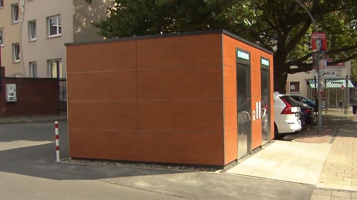 Öffentliche Toilette_Gleichberechtigung.JPG