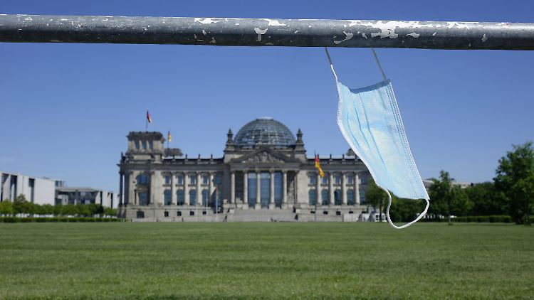 Bundestagsvizepräsident Kubicki sieht "die zwingende rechtliche Voraussetzung" für die Verlängerung der Corona-Notlage als nicht gegeben an. 