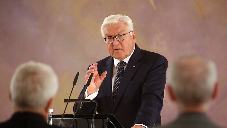 Bundespräsident Steinmeier fährt für drei Tage nach Tschechien. Dort werden feste Verteilungsquoten für Flüchtlinge innerhalb der EU abgelehnt.
