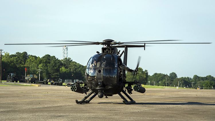 Ein Hubschrauber des Typs "Little Bird" der US-Armee bei einer Übung. 