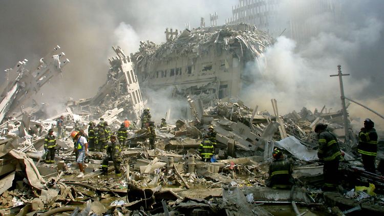 Die Reste des World Trade Centers kurz nach den Anschlägen - nur 16 Menschen überlebten in den Trümmern.