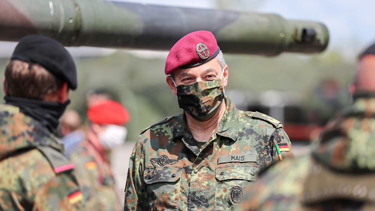 Man habe wohl überschätzt, inwieweit die Soldaten bereit seien, für einen Staat zu kämpfen, der mit internationaler Unterstützung entstanden sei, erklärt Generalleutnant Mais.