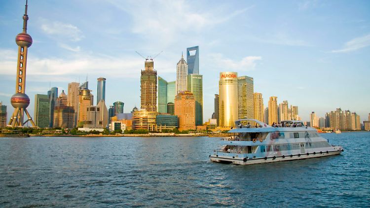Die Skyline der Finanzmetropole Shanghai. "Übermäßig hohe" Einkommen sollen in China künftig beschnitten werden.