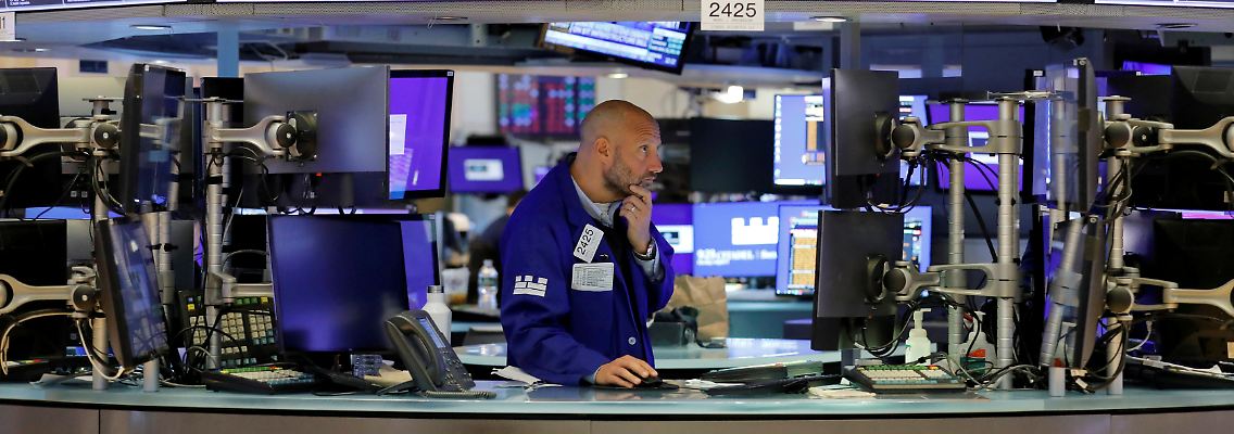 2021-08-17T184814Z_384310102_RC267P9PNYXL_RTRMADP_3_USA-MARKETS-VOLATILITY.JPG