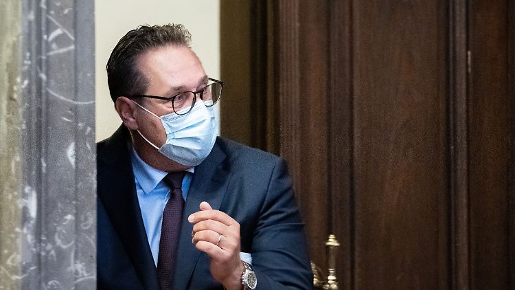 Der Gerichtssaal ist Straches letzte große Bühne.