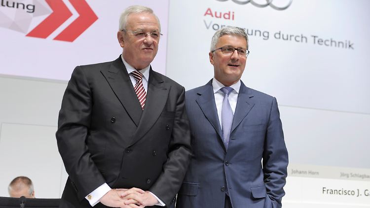 Der Abgasskandal könnte für den ehemaligen VW-Vorstandschef Winterkorn (l.) und Ex-Audi-Chef Stadler noch weiter gehen. 