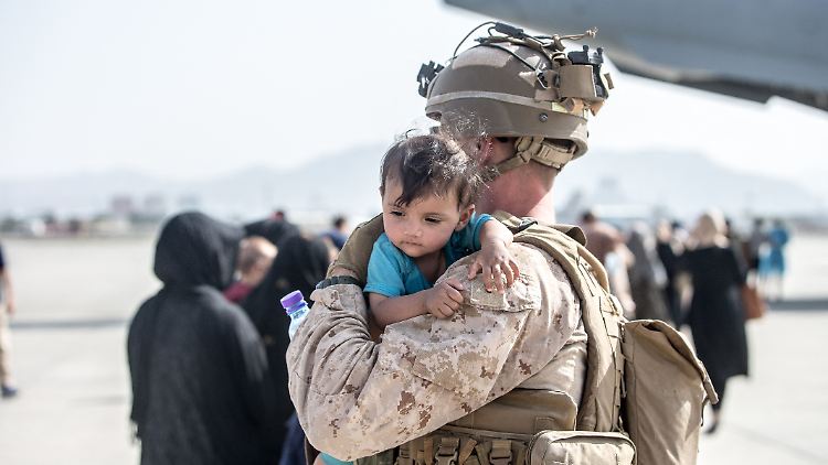 Bei der internationalen Rettungsmission in Kabul können oft nicht alle Familienmitglieder aus dem Land geflogen werden.