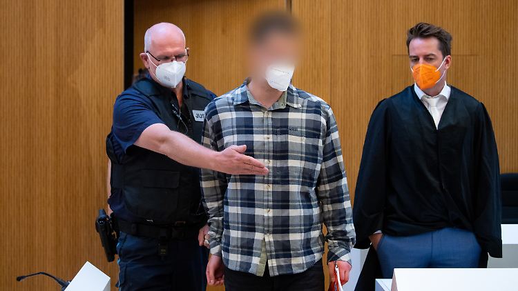 Der 20-jährige Samuel V. soll B. zum Tatort gefahren haben und ist als Mittäter angeklagt.