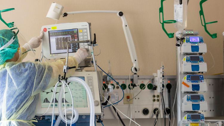 Die überwiegende Mehrheit der Patienten kommt mit den Impfstoffen sehr gut zurecht, in seltenen Fällen kommt es zu gefährlichen Nebenwirkungen.