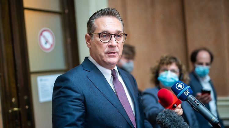Hernach beklagt Strache eine "Fehlurteil".