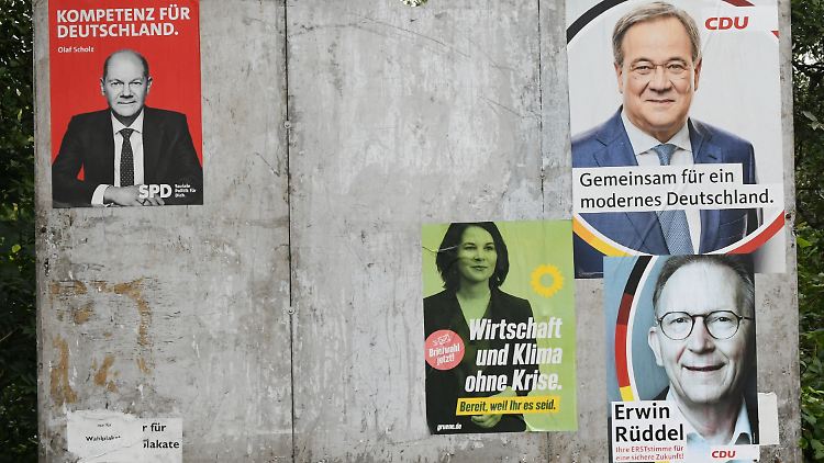 Mit den sperrigen Wahlprogrammen schlössen die Parteien einen erheblichen Teil der Wählerinnen und Wähler aus, so Brettschneider.