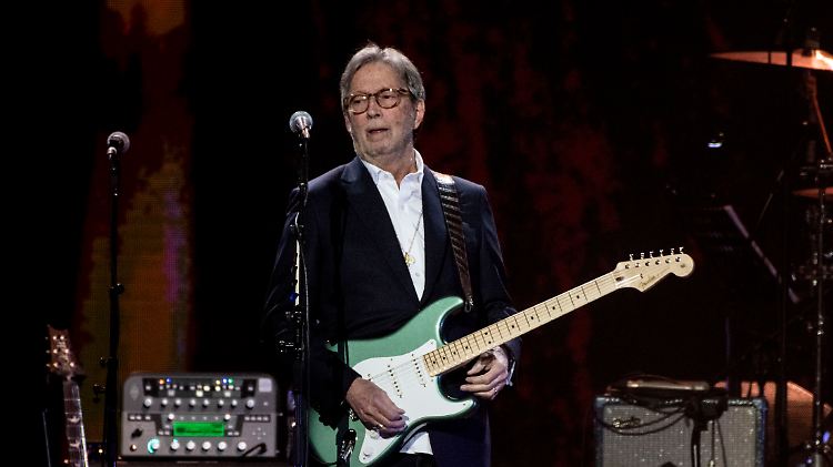 Clapton hatte mit erheblichen Nebenwirkungen der Corona-Impfungen zu kämpfen.