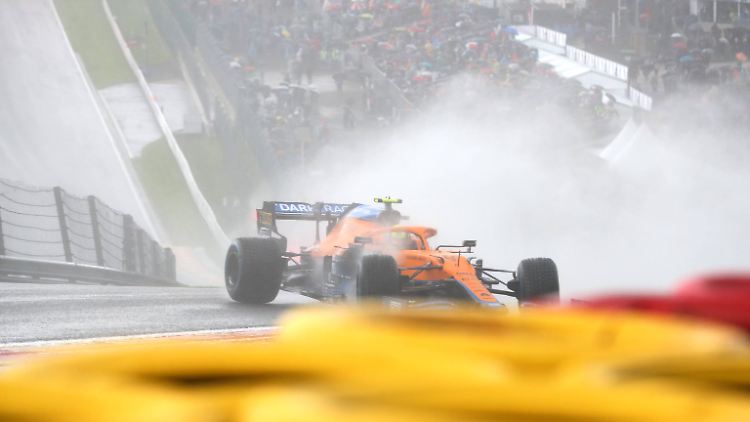 Lando Norris verliert die Kontrolle über sein Auto.