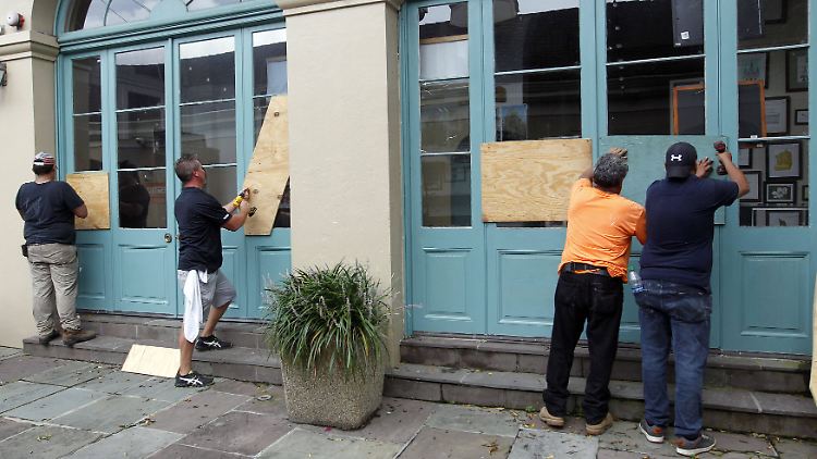In wenigen Stunden dürfte "Ida" New Orleans erreichen. Die Bewohner der US-Stadt bereiten sich schon auf das Schlimmste vor.