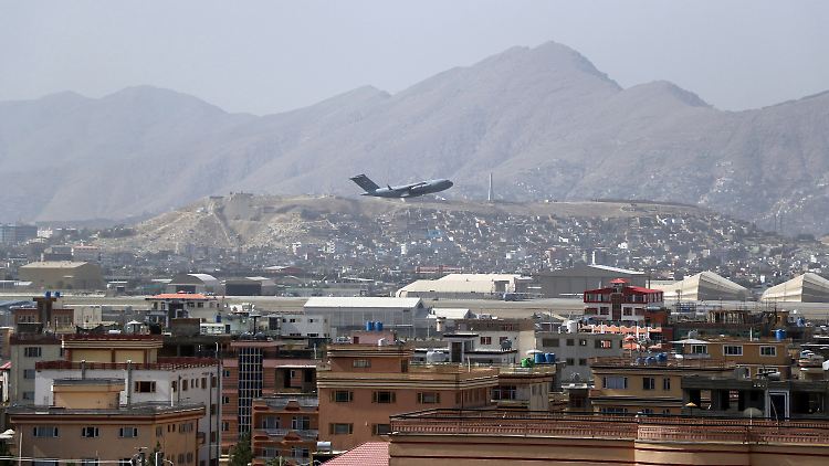 Bis Dienstag wollen die USA noch am Kabuler Flughafen bleiben. Ob danach noch Flugzeuge starten und landen können, ist offen. 