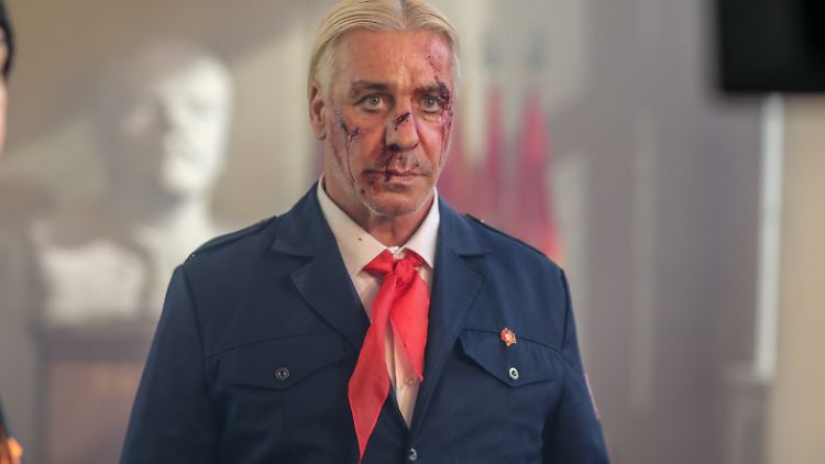 Rammstein-Sänger Till Lindemann in seinem Video "Ich hasse Kinder".