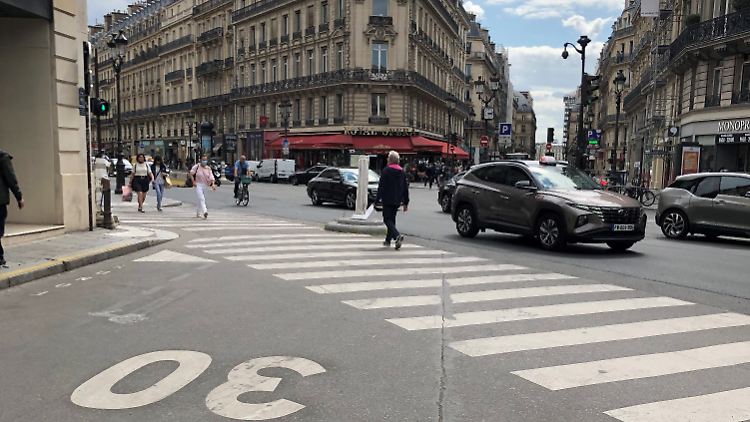 Paris macht Ernst - in weiten Teilen der Stadt gilt ab sofort Tempo 30.