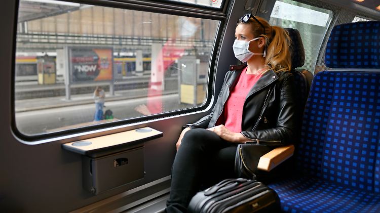 Auch künftig wird sie im Zug keiner fragen, ob sie geimpft, genesen oder getestet ist.