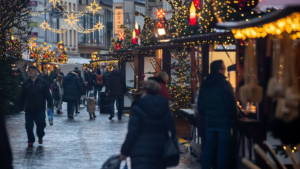 Der-Weihnachtsmarkt-in-Schwerin-oeffnet-in-diesem-Jahr-am-25-November-fuer-Besucher