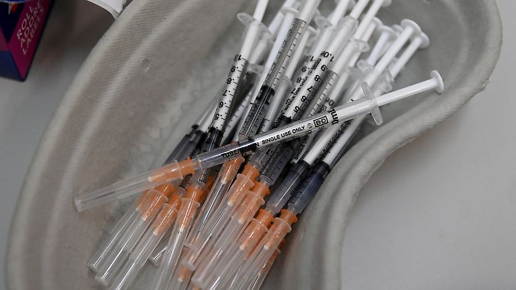 Die Frau war mit dem Vakzin von Biontech/Pfizer geimpft worden. 