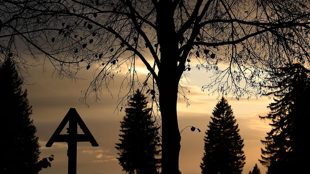 Der-Buss-und-Bettag-ist-in-Bayern-kein-gesetzlicher-Feiertag-mehr-Trotzdem-haben-Schuelerinnen-und-Schueler-keinen-Unterricht