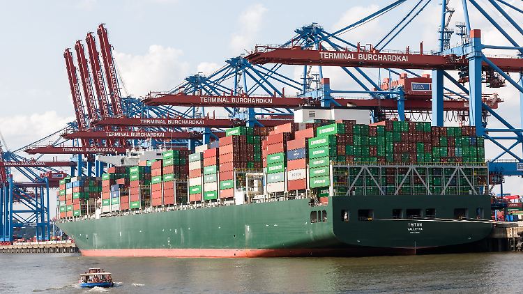 Im ersten Halbjahr stieg der Containerumschlag um 5,5 Prozent auf 4,3 Millionen Standardcontainer (TEU), wie Hafen Hamburg Marketing mitteilte.