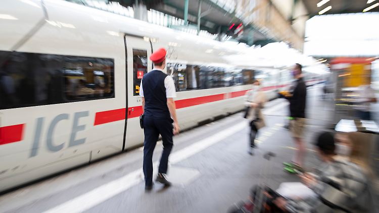 Die Fernzüge der Bahn sollen durch die 3G-Regel zur weitgehend infektionsfreien Zone werden.