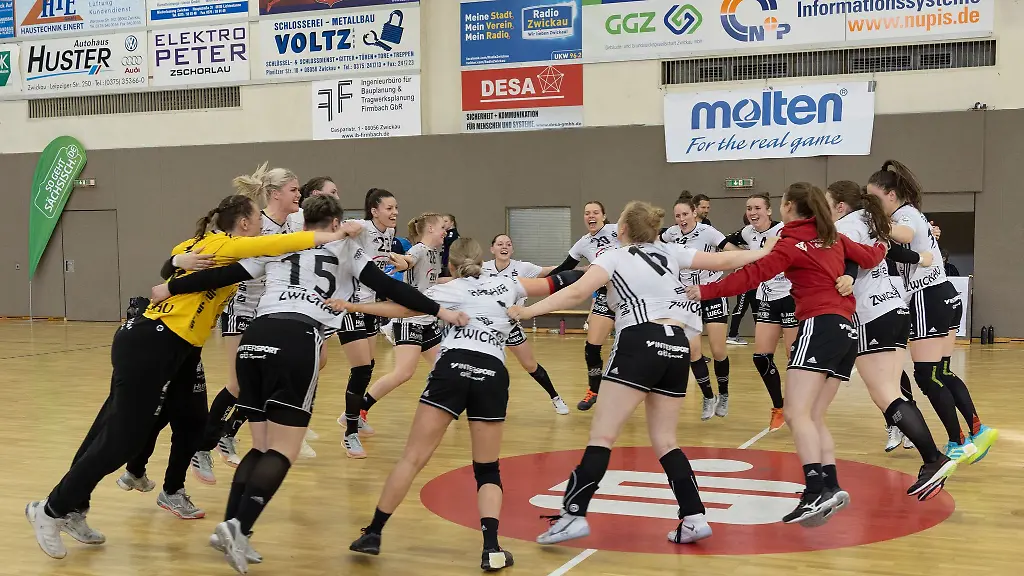 Zwickaus-Handballerinnen-feiern-ihren-dritten-Saisonsieg