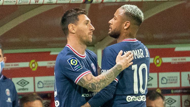 Während Messi ablösefrei zu PSG wechselte, musste der Klub für Neymar (rechts) über 200 Millionen US-Dollar an Barcelona überweisen.