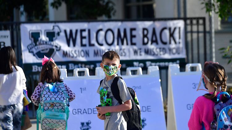 Die Experten vom CDC raten weiter zum Tragen von Masken an Schulen.