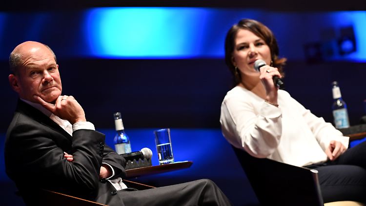 Auftritt im Heimatwahlkreis Potsdam: Olaf Scholz und Annalena Baerbock.