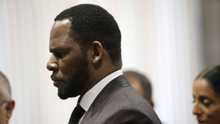 Dem Ex-Musiker R. Kelly drohen mehr als zehn Jahre Haft.
