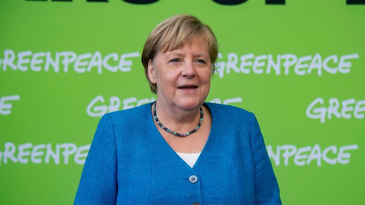 Die Kanzlerin auf dem Greenpeace-Fest in Stralsund.