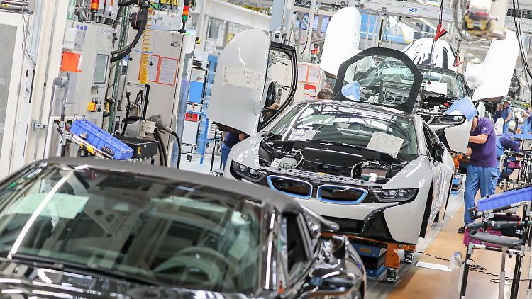 Blickt man auf die Margen, sind die deutschen Autohersteller BMW und Daimler laut der EY-Studie führend.