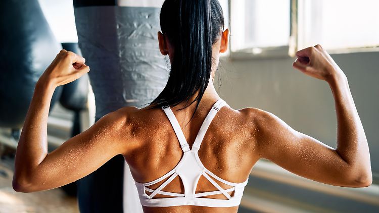 Was die Rückenfreundlichkeit betrifft, gibt es große Unterschiede bei den Sportarten. Allerdings kann man die Beschwerden, die eine Sportart womöglich im Kreuz auslöst, durch ein gezieltes Training - zum Beispiel zur Muskelkräftigung - lindern oder ihnen vorbeugen.