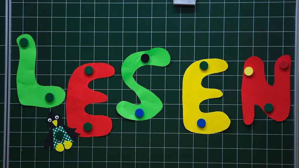 Der-jaehrliche-Bundesweite-Vorlesetag-im-November-wird-unter-anderem-von-der-1988-in-Mainz-gegruendeten-Stiftung-Lesen-veranstaltet