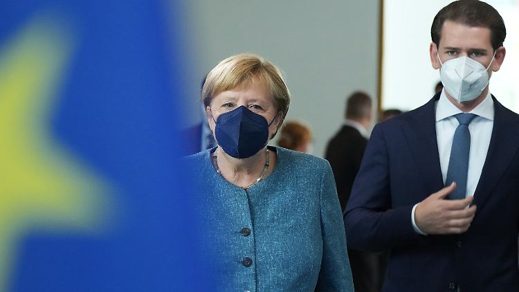 Merkel und Kurz wollen Ortskräften und Flüchtlingen helfen, zunächst aber vor Ort. 