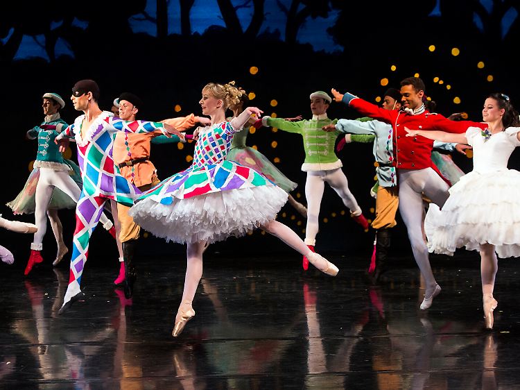 2016 entwarf Margarethe II. die Kostüme für das Ballett "Der Nussknacker" in Kopenhagen.