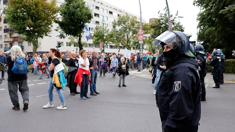 Trotz Verboten fanden am Wochenende in Berlin mehrere Demonstrationen gegen die Corona-Politik der Bundesregierung statt.