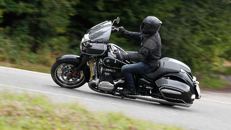 Die BMW R 18 B ist eine waschechte Bagger zum langen Cruisen.