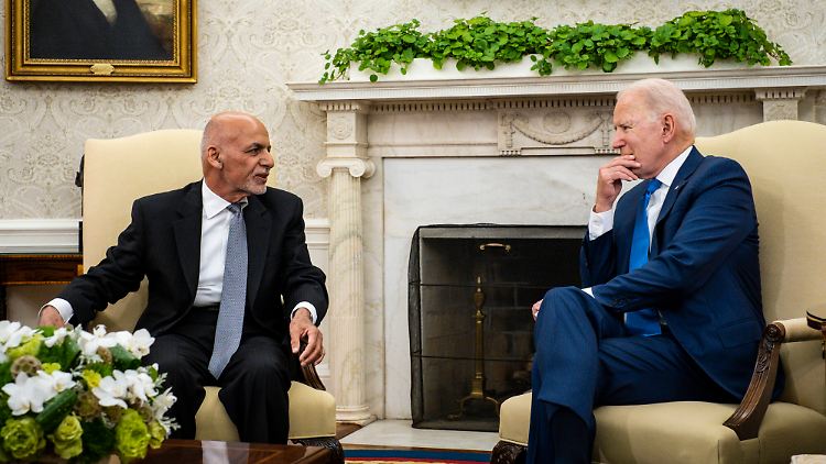 Noch Ende Juni besuchte der afghanische Präsident Ghani US-Präsident Biden im Weißen Haus: Wochen später flüchtete er in Hausschuhen aus Kabul.