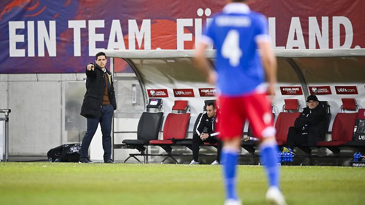 Liechtensteins Nationaltrainer Martin Stocklasa fehlen wichtige Spieler.