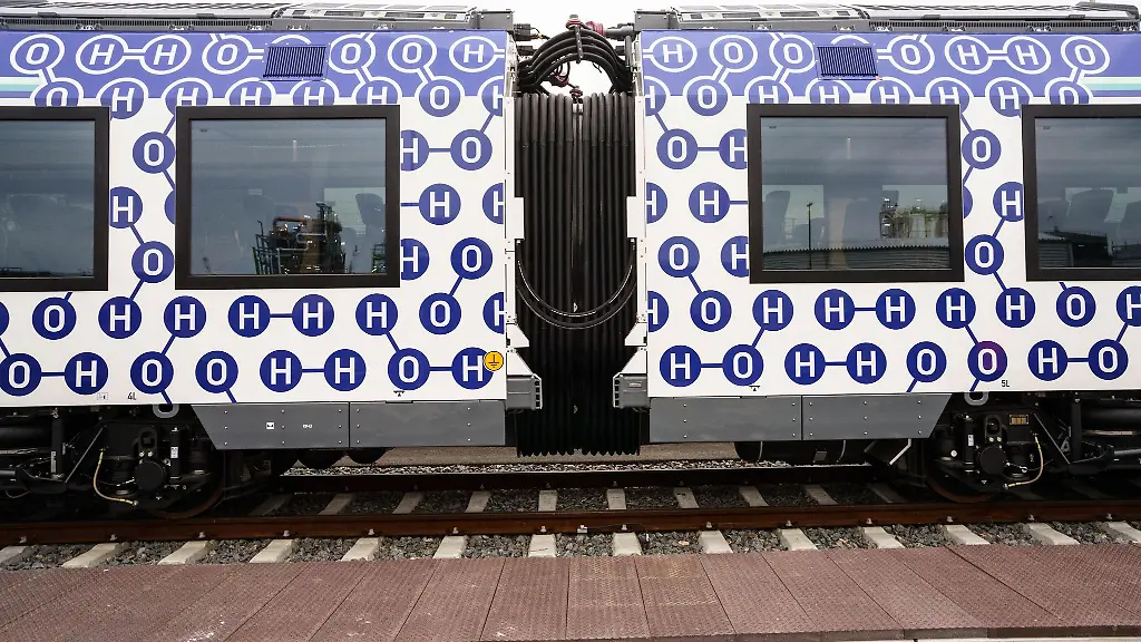Weiter-gibt-es-Probleme-mit-den-neuen-Wasserstoffzuegen-im-Taunus-ein-Grossteil-von-ihnen-soll-nun-voruebergehend-durch-Dieselzuege-ersetzt-werden-Archivfoto