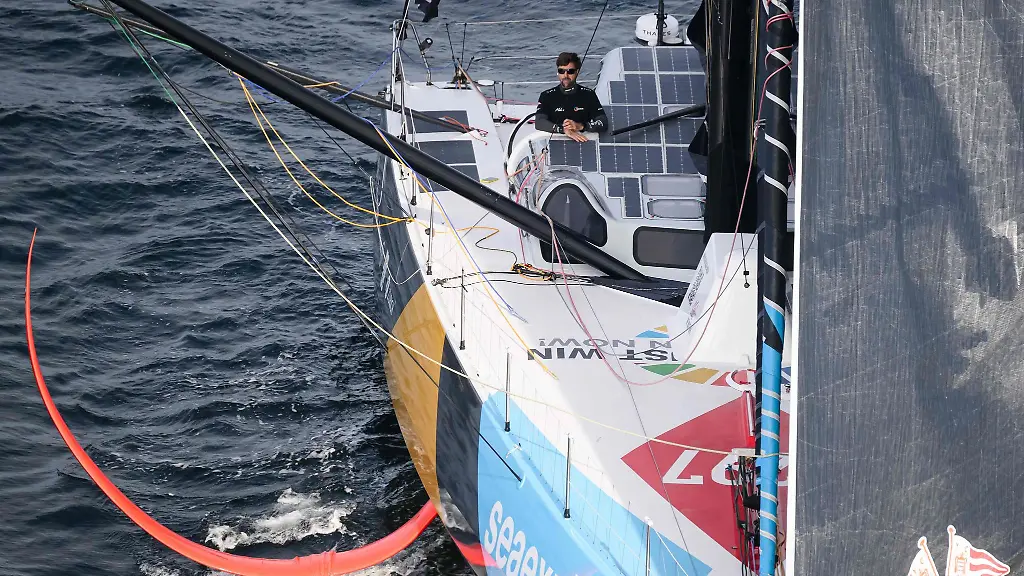 Die-Fuehrenden-ruecken-bei-der-Vendee-Globe-zusammen